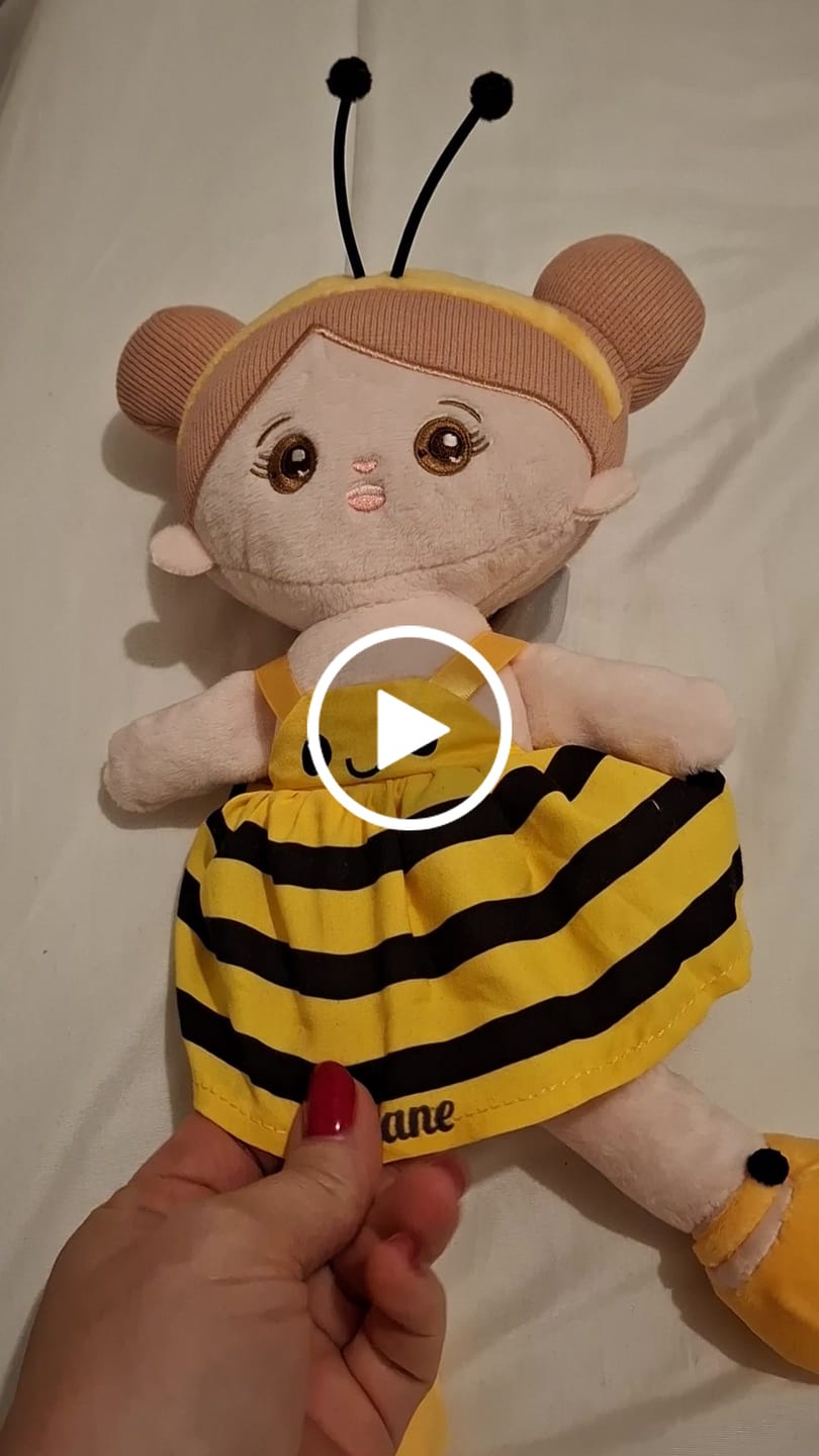 Customer video review of Personnalisée Poupée en Peluche avec Yeux Ouverts D'abeille