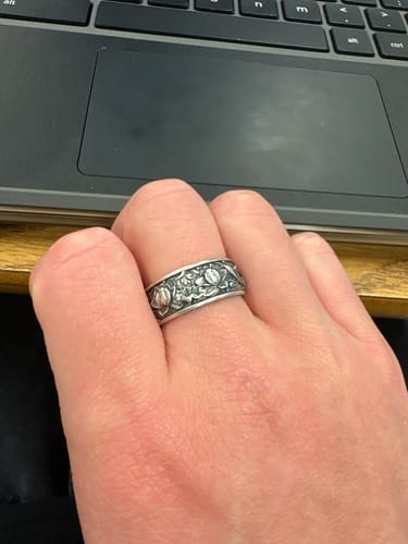 Customer photo review of Rose and Flowers band ring