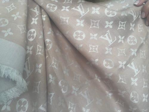 Customer photo review of MONOGRAM SHINE SCARF 120 CM IN METALLIC BEIGE WOOL AND MULBERRY SILK 398197