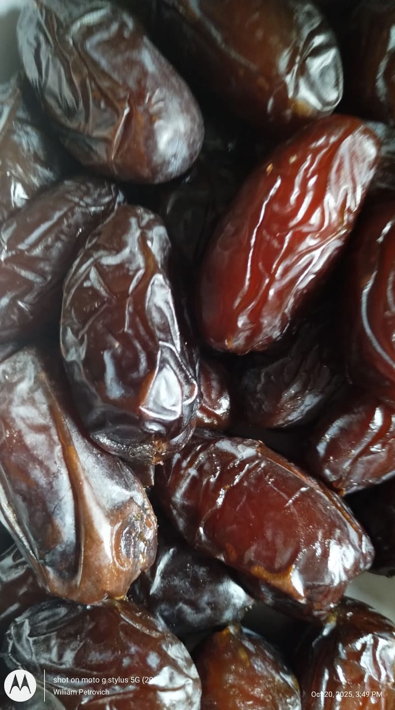 Customer photo review of Organic Rutab Medjool Dates Box