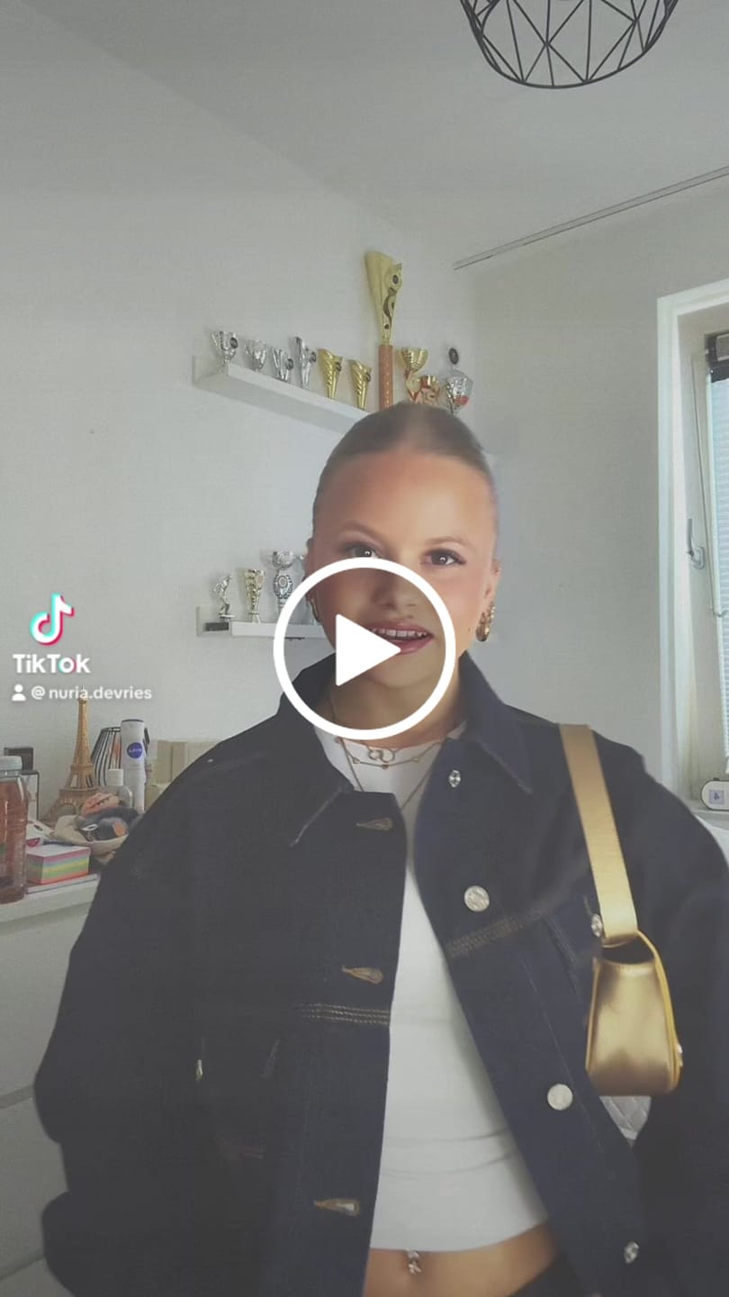 Recenzja wideo klienta dotycząca kurtki dżinsowej LOGO STITCH w kolorze indygo