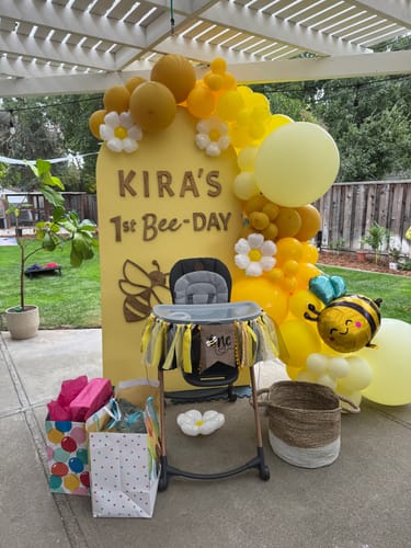 Customer photo review of The Cute As Can Bee Balloon Garland Kit
