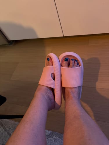 Customer photo review of HappyFlops