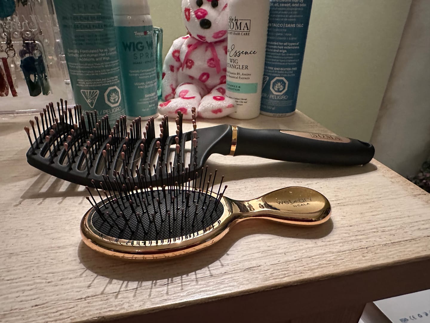 Customer photo review of Deluxe Detangle Brush