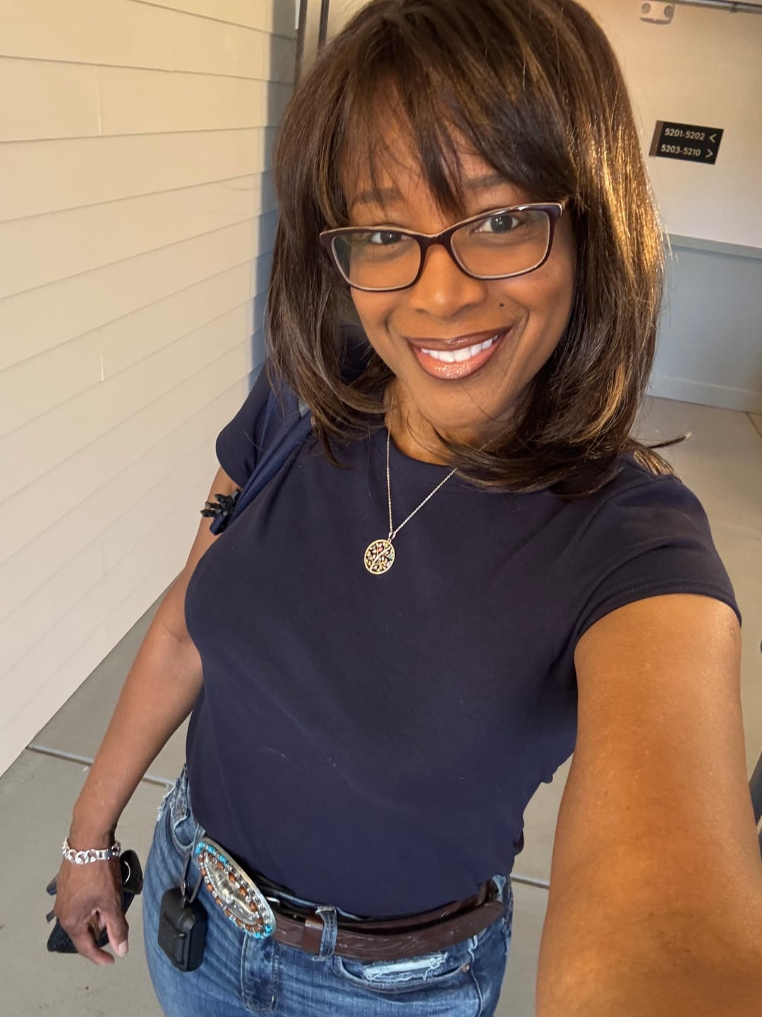 Customer photo review of Freetress Full Wig - NEW YORK GIRL