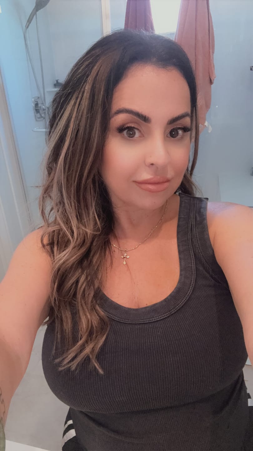 Customer photo review of Root Texturizing Powder + Flex Hold Hairspray Bundle