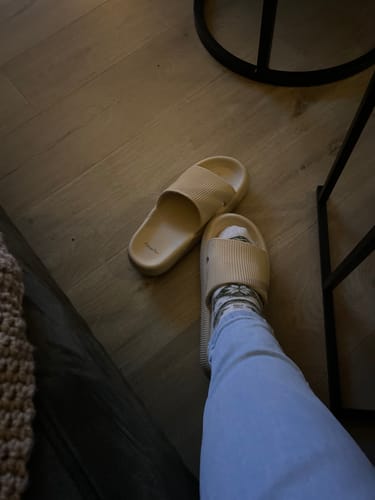 Customer photo review of HappyFlops