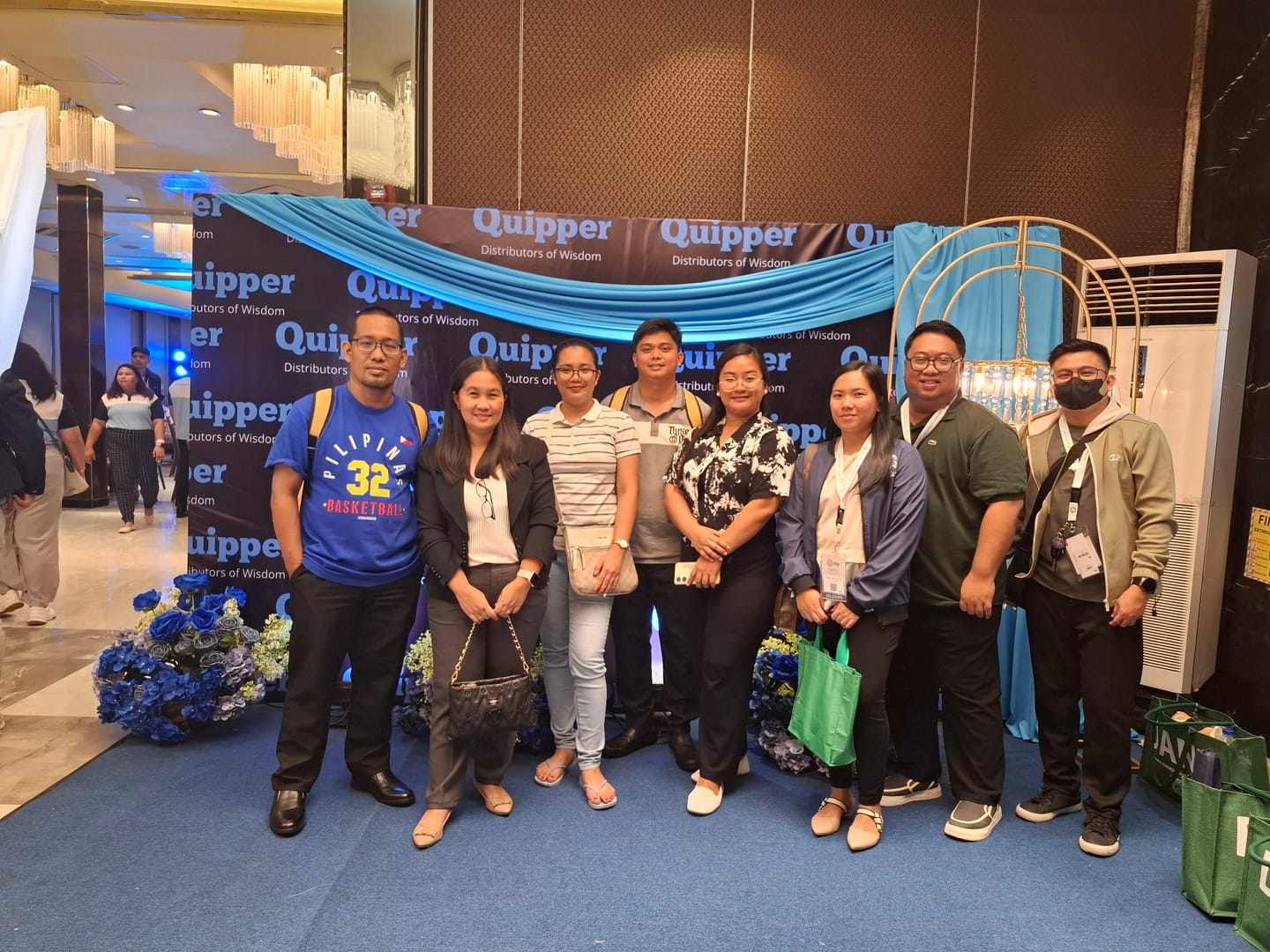 Customer photo review of VLC | Brownlee #32 Pilipinas Basketball Royal Blue T-Shirt