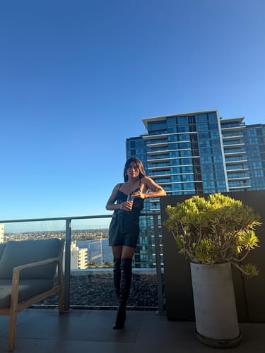 Customer photo review of JBEXTENSION 26 Inches Long Curly Tea Black Darkest Brown Color Wig JUDY DARKEST BROWN