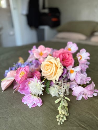 Customer photo review of Thistle Spray White