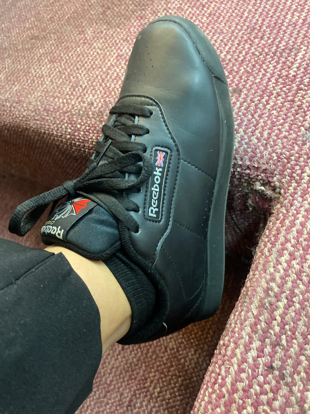 Customer photo review of Zapatilla Reebok Princess Mujer Mono Negro