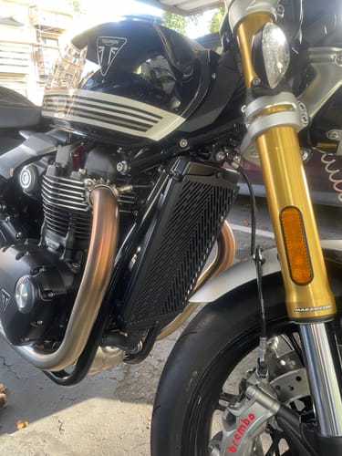 Customer photo review of Triumph Radiator Guard - 2016+ Triumph Speed Twin, Thruxton R / 1200, Bonneville T100, T120, Street Twin / Cup / Scrambler