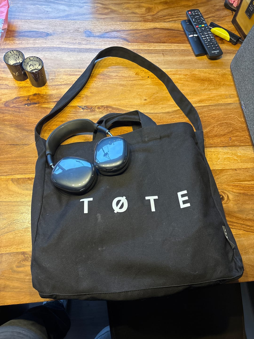 Customer photo review of Black TØTE Bag