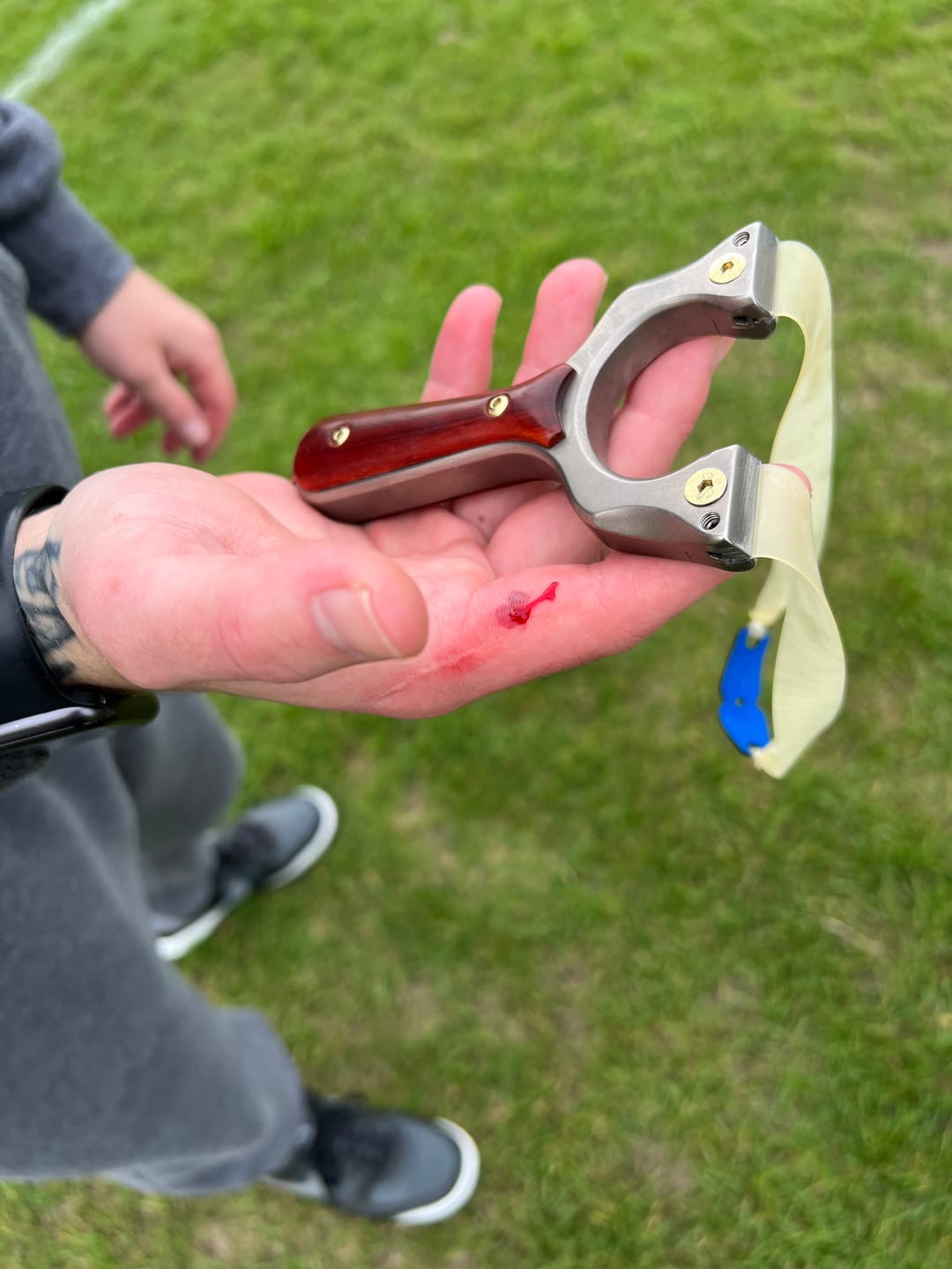Customer photo review of Tiger – Ergonomic Wooden Handle Shooting & Hunting Slingshot