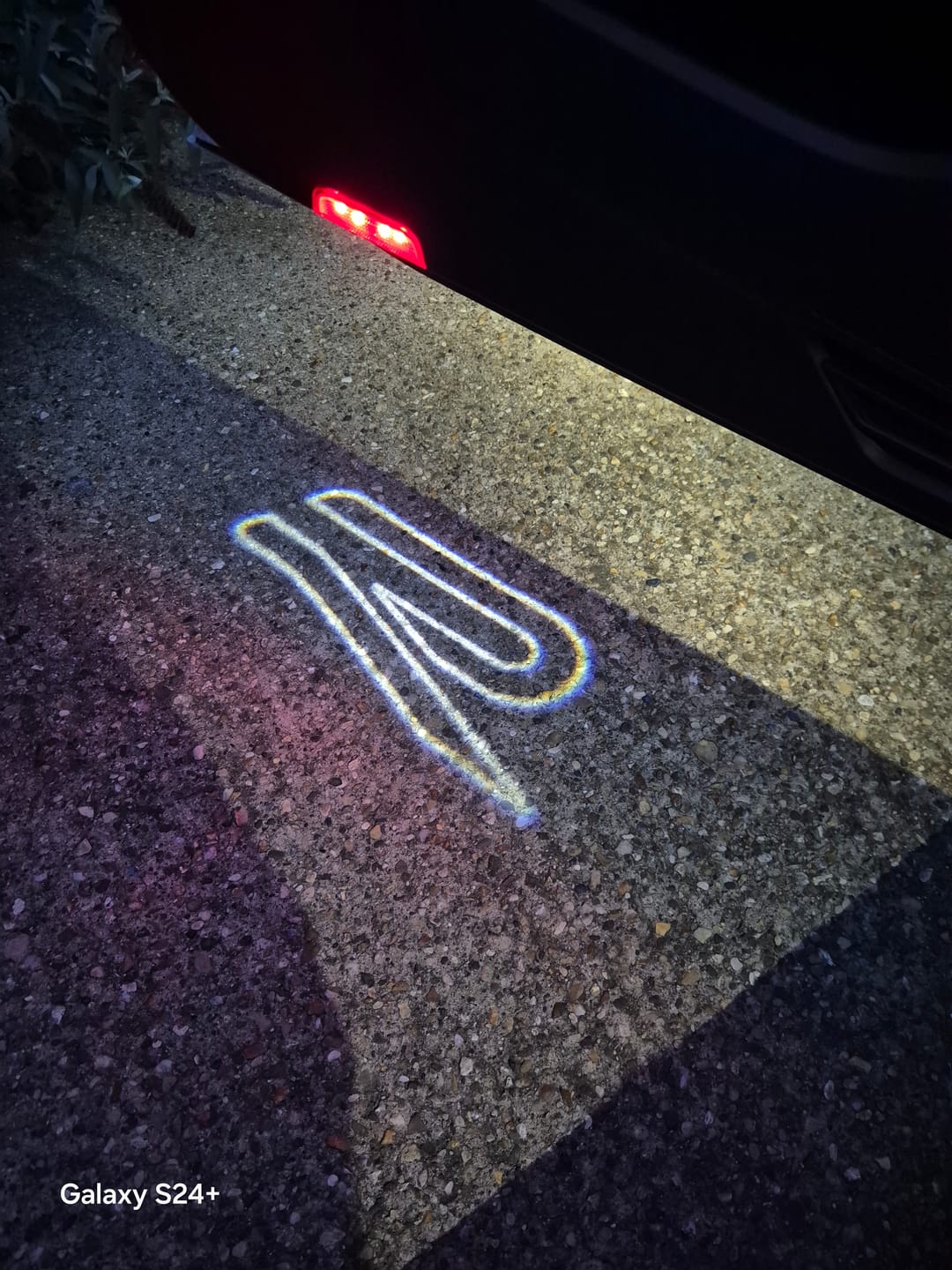 Customer photo review of Volkswagen Door lights R Logo  Nr. 151 ( quantity 1 = 2 logo film / 2 door lights)