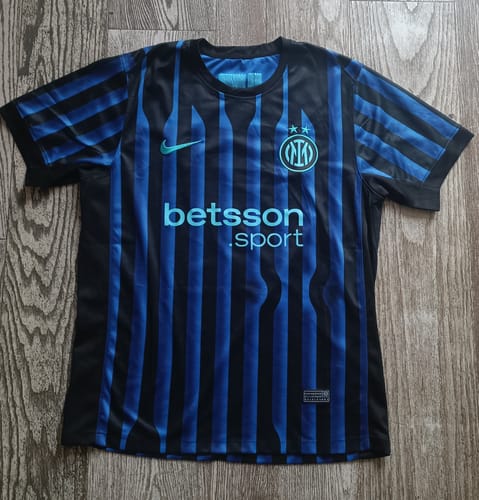 Customer photo review of MAGLIA RETRO LIVERPOOL HOME 2010/11