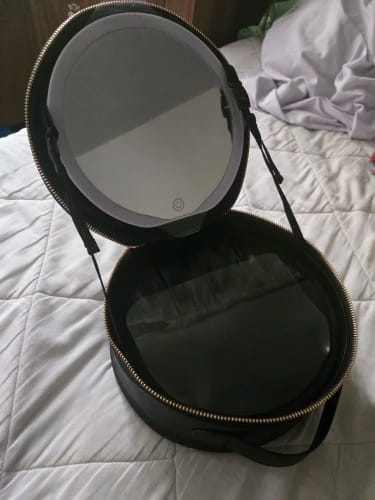 Customer photo review of תיק איפור עם מראה LED מתכווננת – מושלם לנסיעות