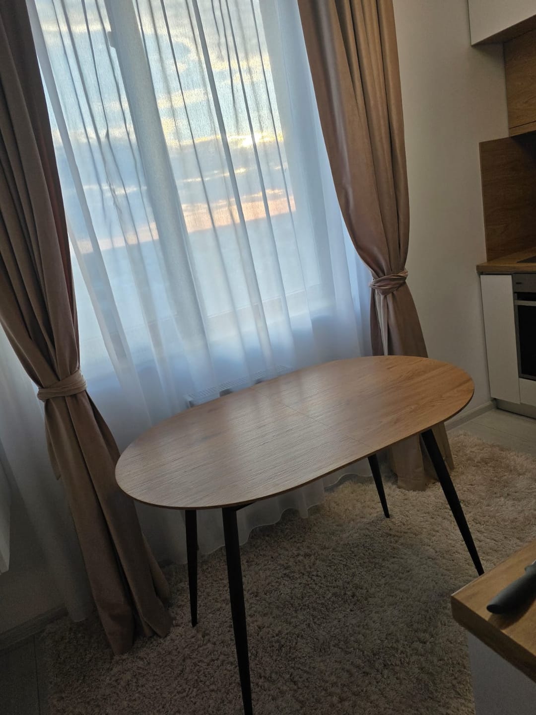Customer photo review of Masa extensibila COLORADO, stejar auriu/negru, 120/160x80x74 cm