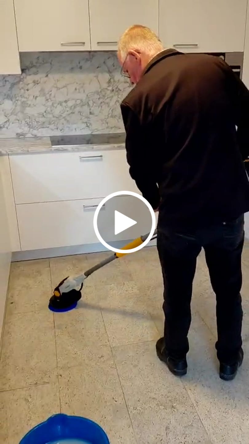 Customer video review of 18V Twin Brush - Cordless Brushless Power Scrubber - Incl. 4.0Ah Battery & Fast Charger + 4 Brushes and Extension Pole