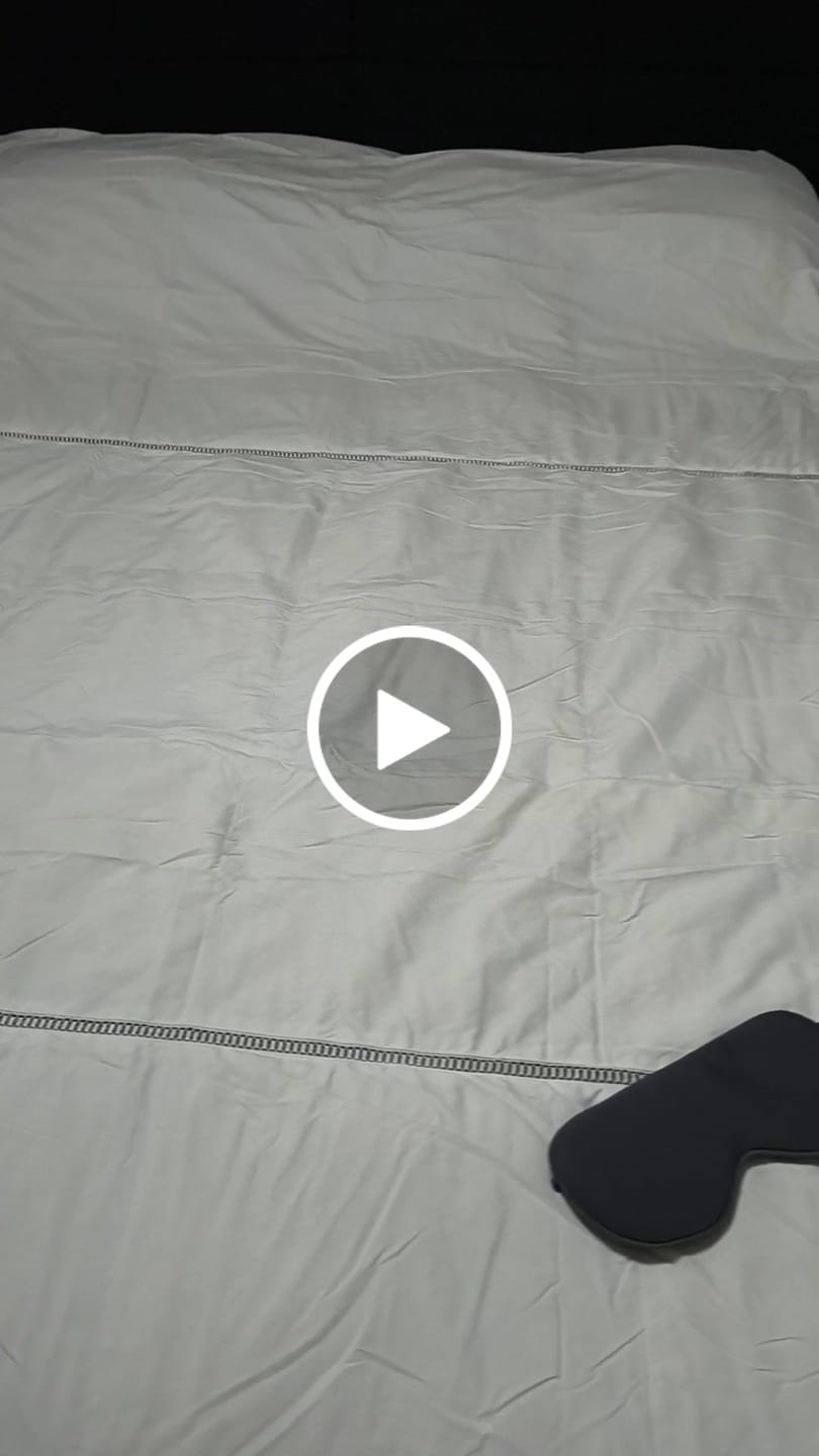 Customer video review of Luxecool™ Ultra-Lightweight Cooling Down Blanket