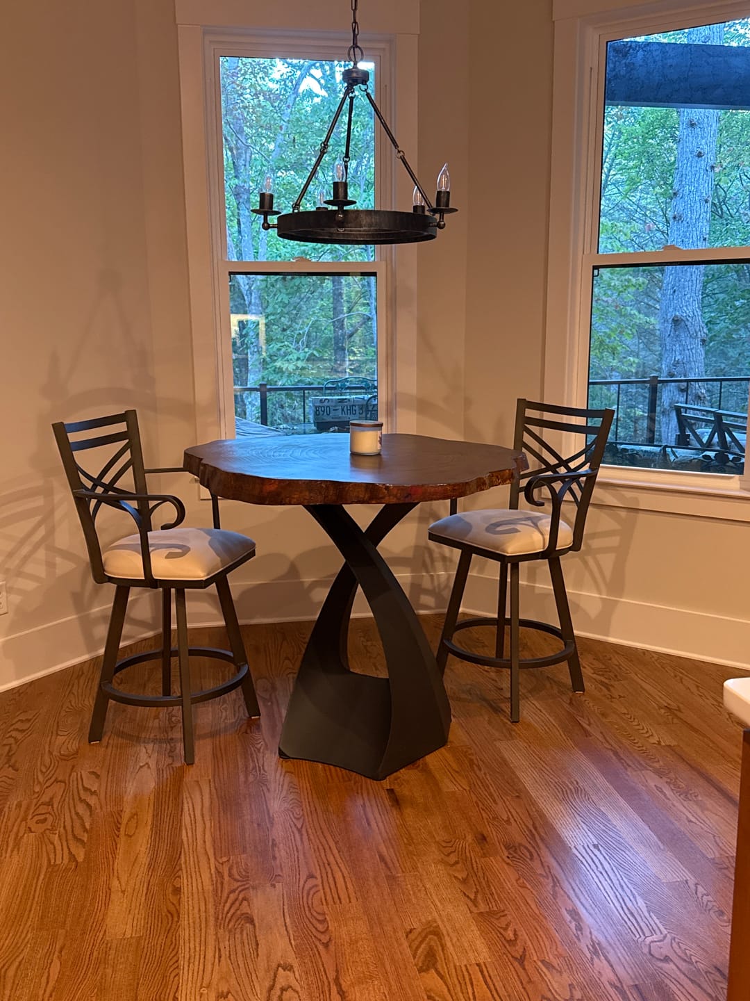 Customer photo review of Counter Table Base 614 Tulipe 34H Mid-Century Modern Style