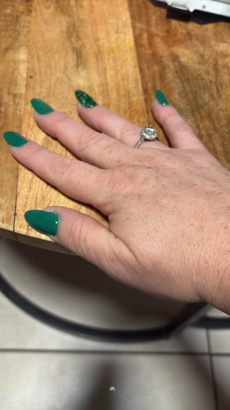 Customer photo review of Deep Forest Glamour Dipping Powder