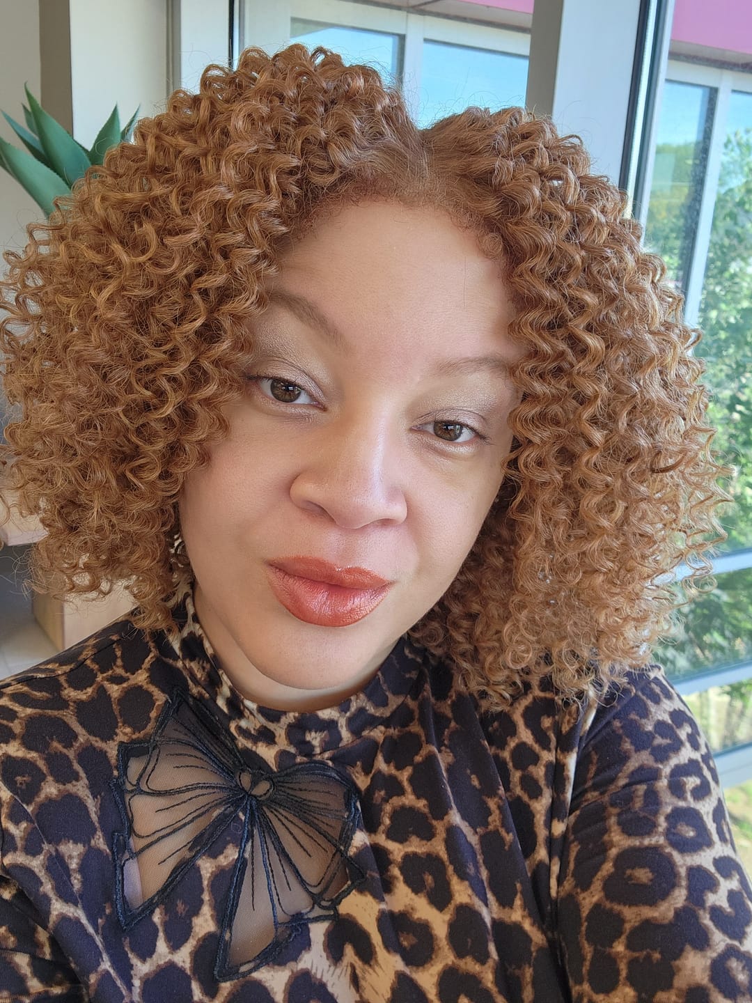 Customer photo review of Outre Melted Hairline Kinky Soft Edges Glueless HD Lace Front Wig - KINKYSOFT 3