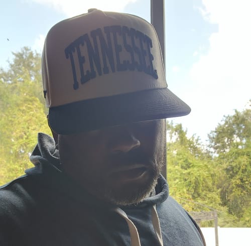 Customer photo review of TENNESSEE SNAPBACK - OFF WHITE EDITION