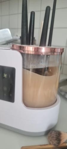Customer photo review of מנקה מברשות איפור חשמלי – הכלי הבלעדי שלך לניקוי מושלם