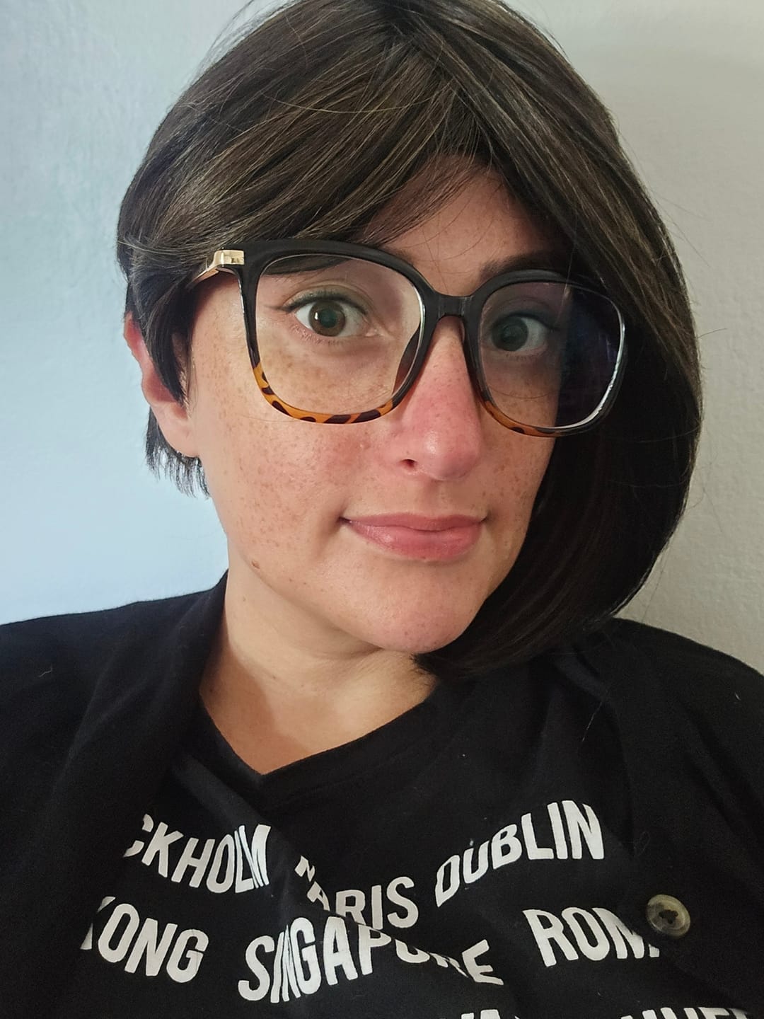 Customer photo review of Peruca Wig Erika Castanho com Luzes Curta F2/27