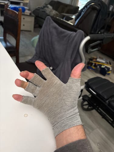 Customer photo review of Premium Onecompress™ Gloves