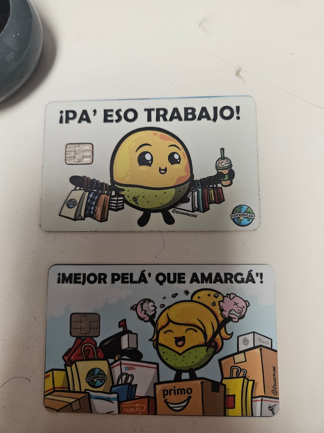 Customer photo review of Pa’ Eso Trabajo - Sticker para Tarjeta de Crédito