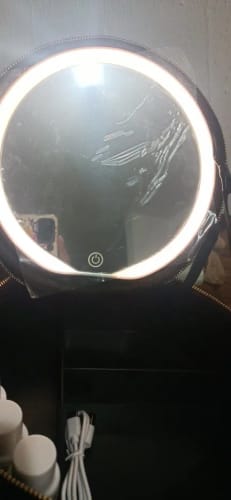 Customer photo review of תיק איפור עם מראה LED מתכווננת – מושלם לנסיעות