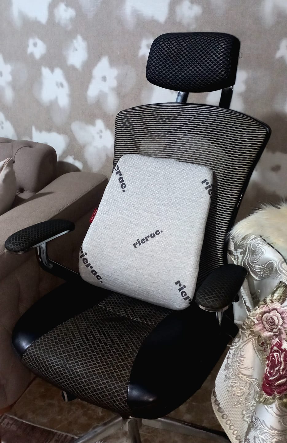 Customer photo review of Ruf- Full back Support Pillow