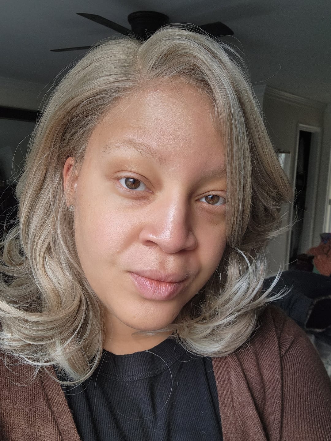Customer photo review of Outre Melted Hairline Glueless HD Lace Front Wig - PRIMROSE