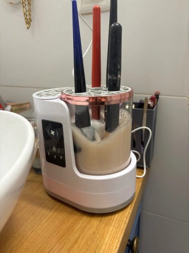 Customer photo review of מנקה מברשות איפור חשמלי – הכלי הבלעדי שלך לניקוי מושלם