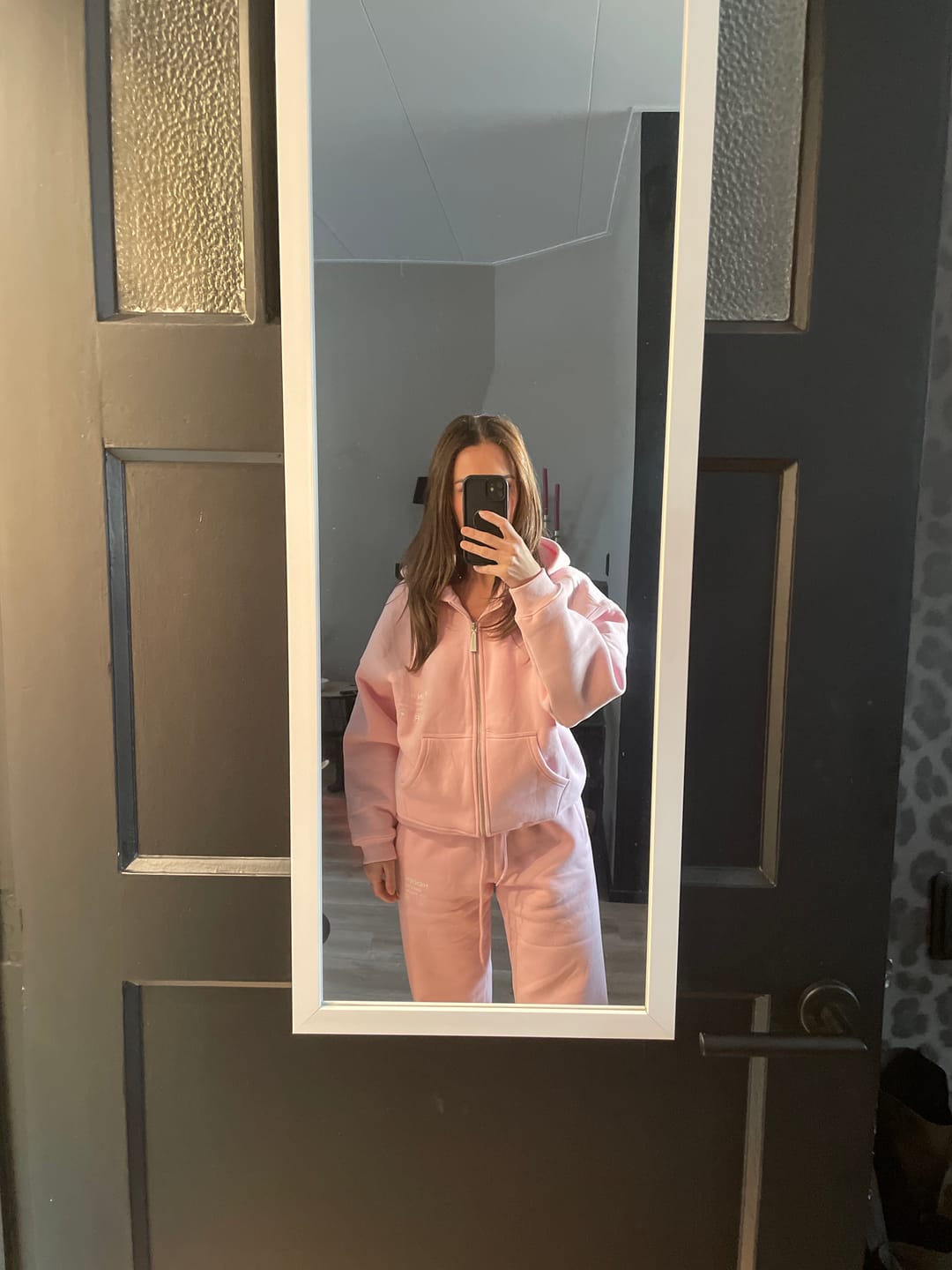 Customer photo review of LABEL STRAIGHT LEG SWEATPANTS LIGHT PINK