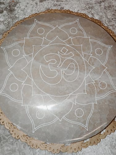 Customer photo review of Placa de Selenita con Om || Limpieza de Minerales