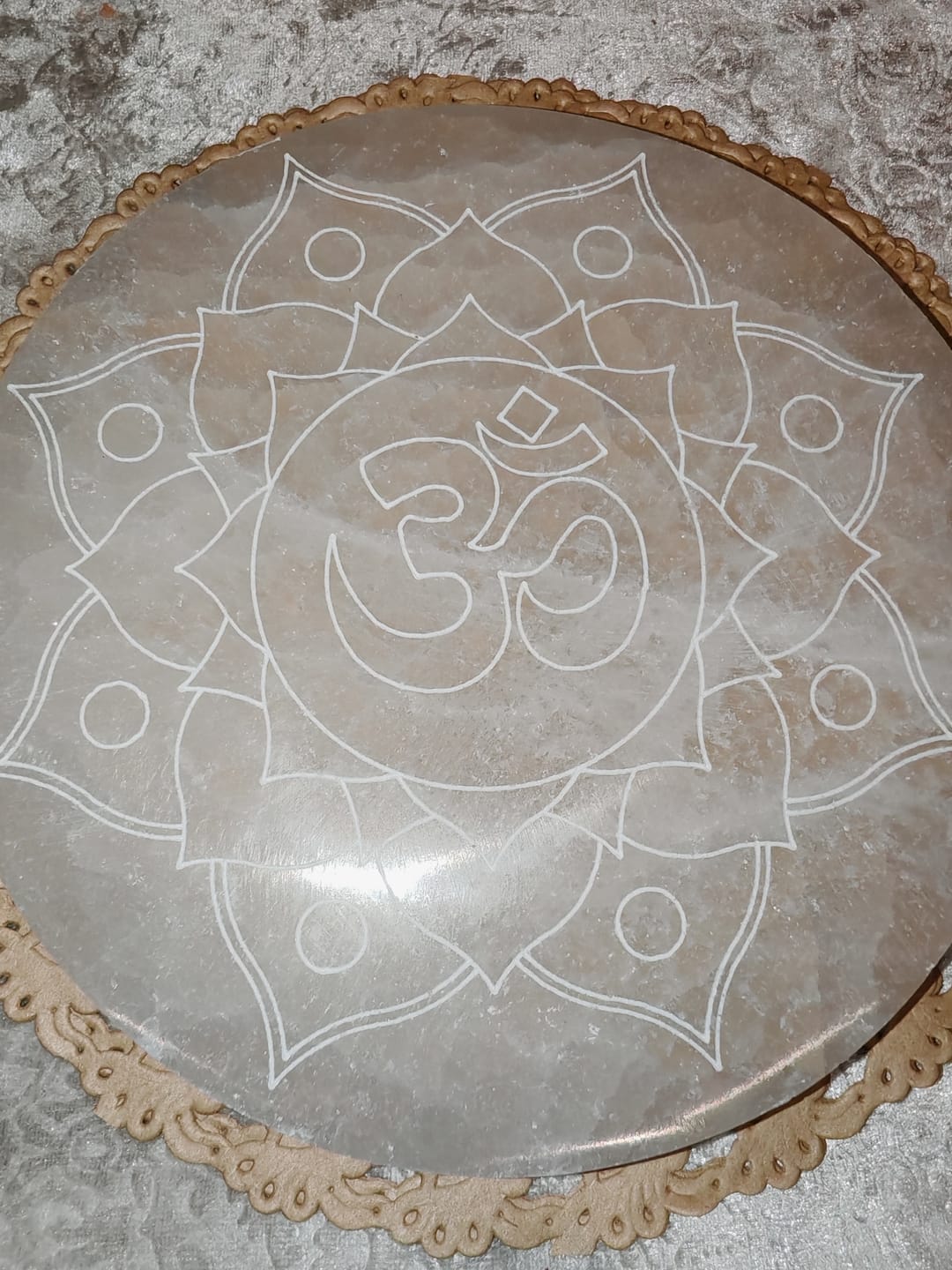Customer photo review of Placa de Selenita con Om || Limpieza de Minerales