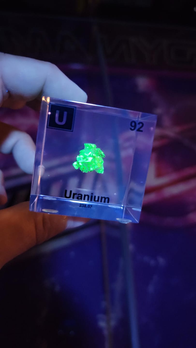Customer photo review of Uranium Element Cube (2inch Autunite)