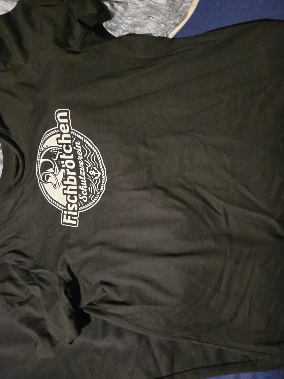 Customer photo review of Fischbrötchen Schutzverein · Herren Premium Bio T-Shirt