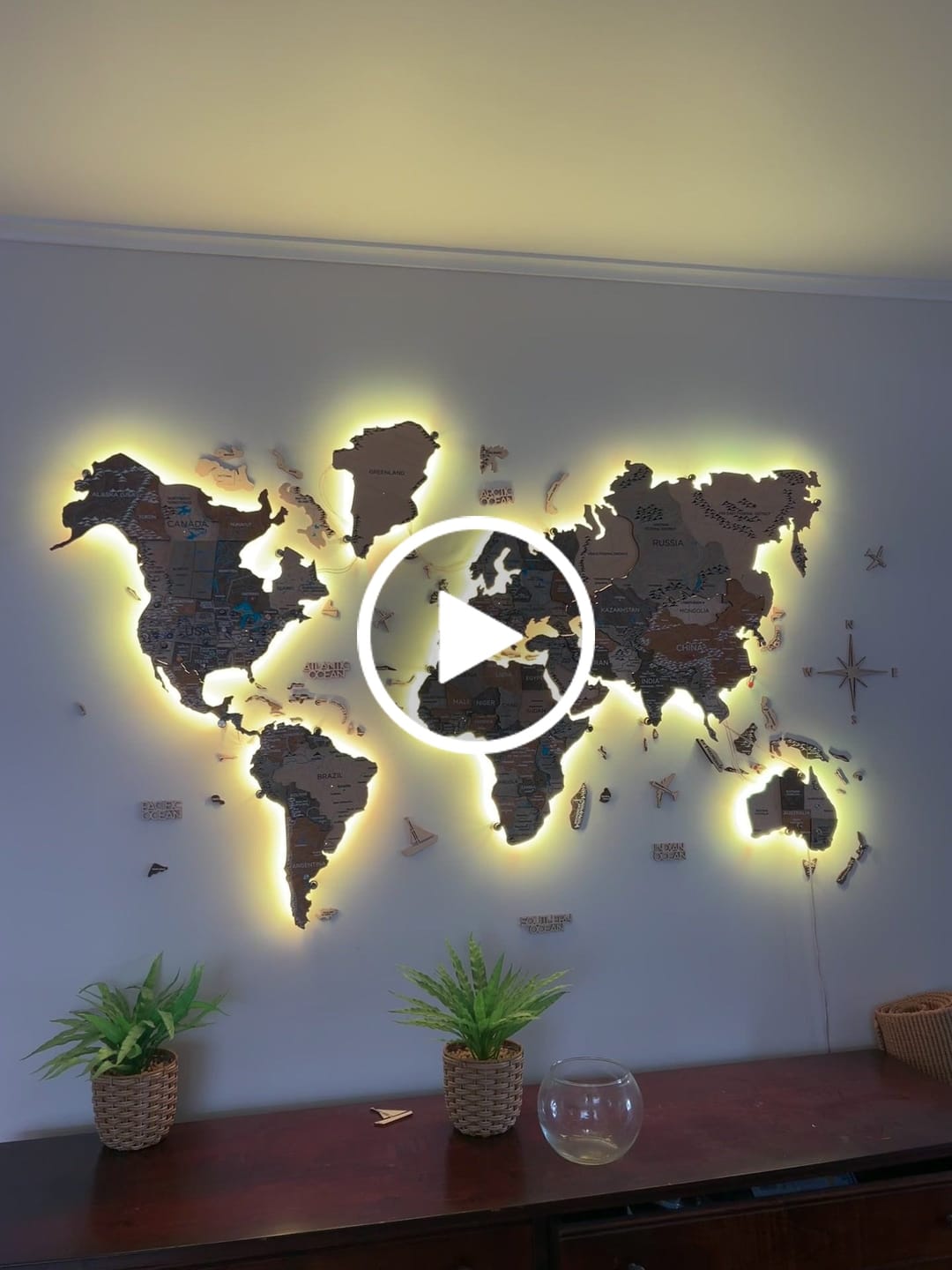 Customer video review of 3D LED Wooden World Map 3.0 Multicolor