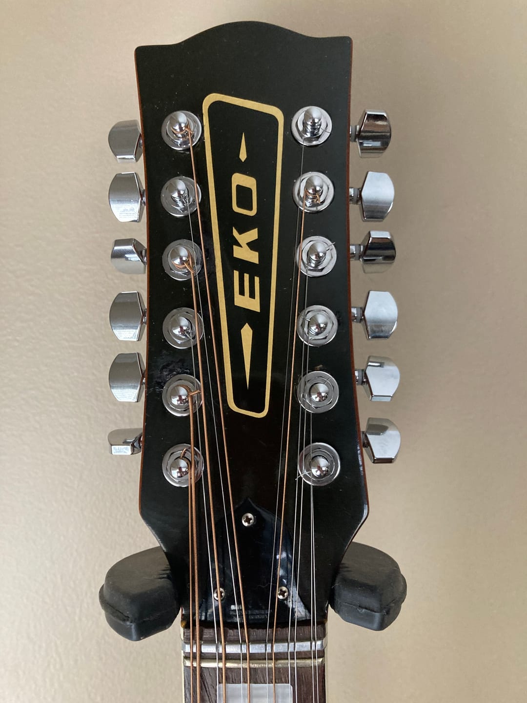 Customer photo review of Vintage Guitar Tuner Upgrade Kit for 6 Inline Headstocks (8.5mm Post Hole)