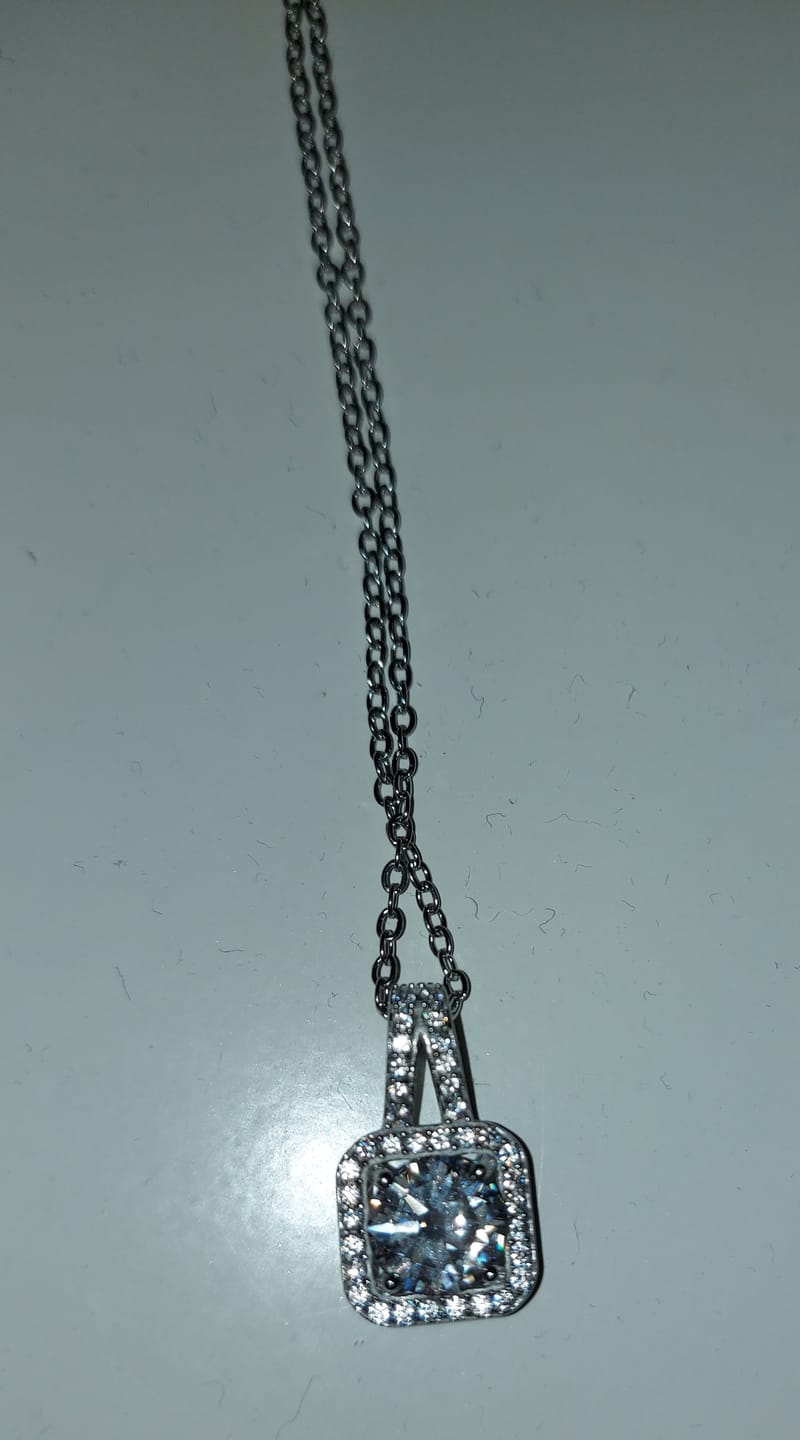 Customer photo review of Viviene Halskette | 18K vergoldet