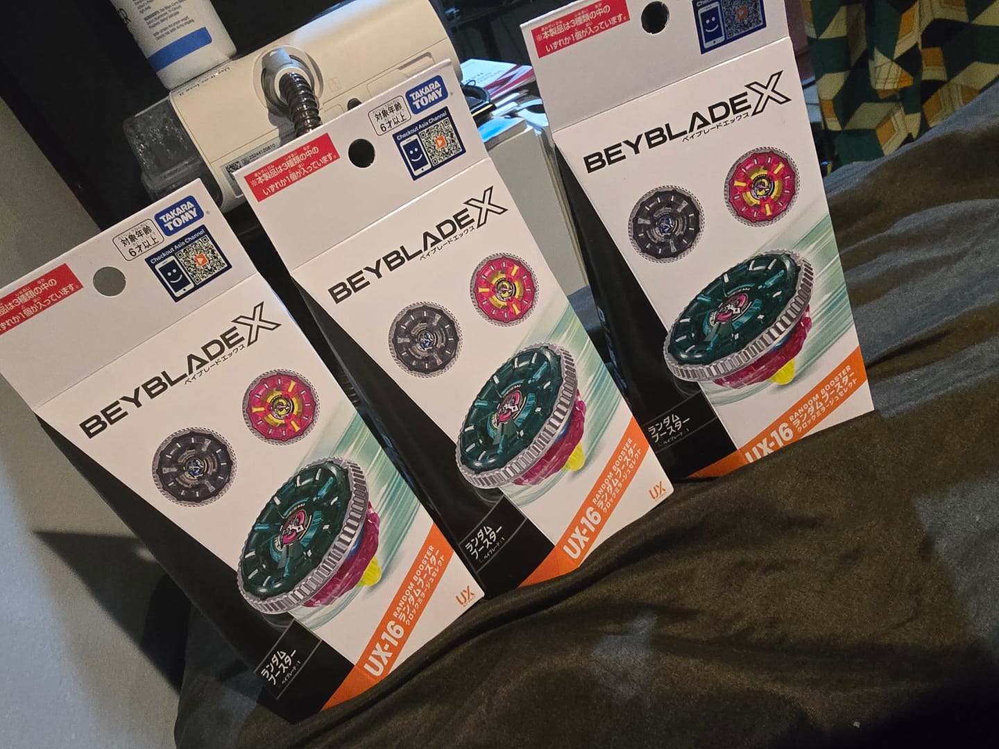 Customer photo review of Full Set Takara Tomy Beyblade X UX-16 ClockMirage