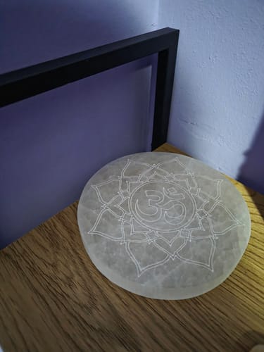 Customer photo review of Placa de Selenita con Om || Limpieza de Minerales