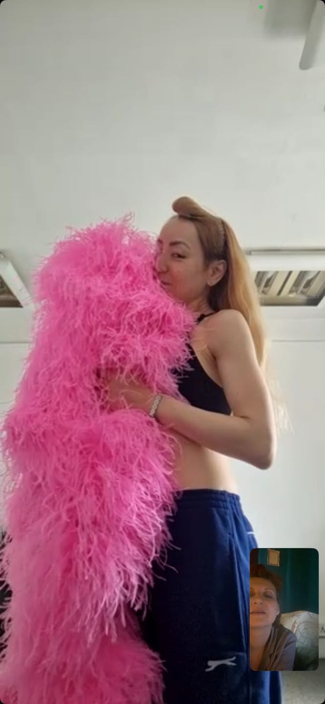 Customer photo review of Ostrich Feather Boa - 18Ply