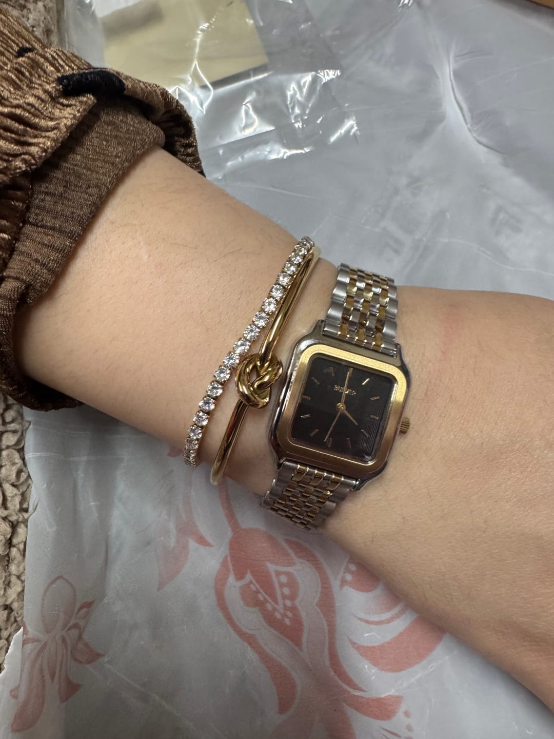 Customer photo review of Macy Black Gold Silver