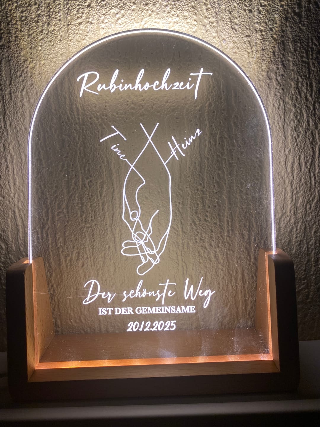 Customer photo review of Der schönste Weg - Personalisierter LED Aufsteller für Paare zum Jubiläum und Jahrestag