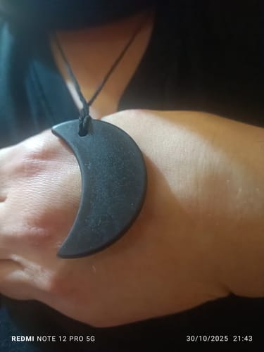 Customer photo review of Colgante de Shungit Luna || Protección - Desintoxicación
